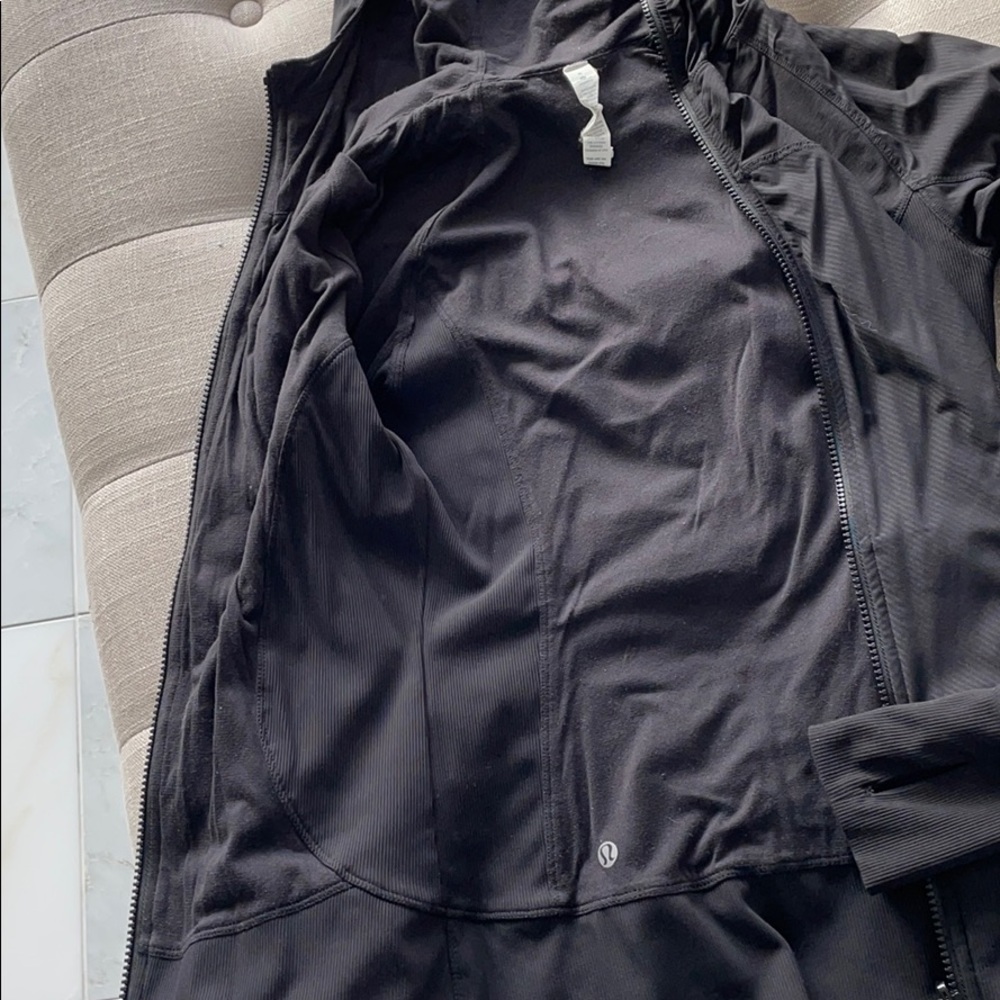 Lululemon reversible black hooded jacket. - Picture 4 of 4